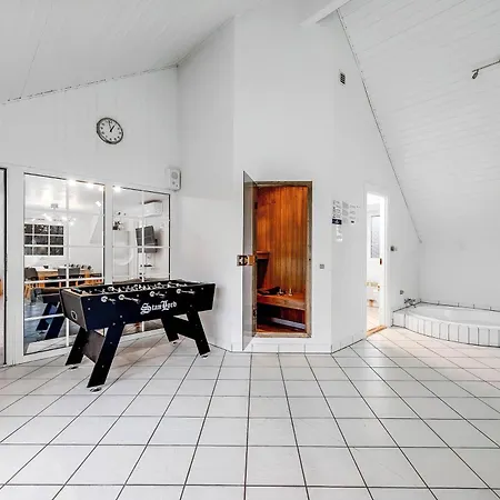 Large 14-person Pool House - 1004 灵克宾