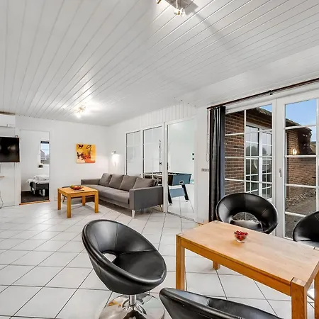 Large 14-person Pool House - 1004 *