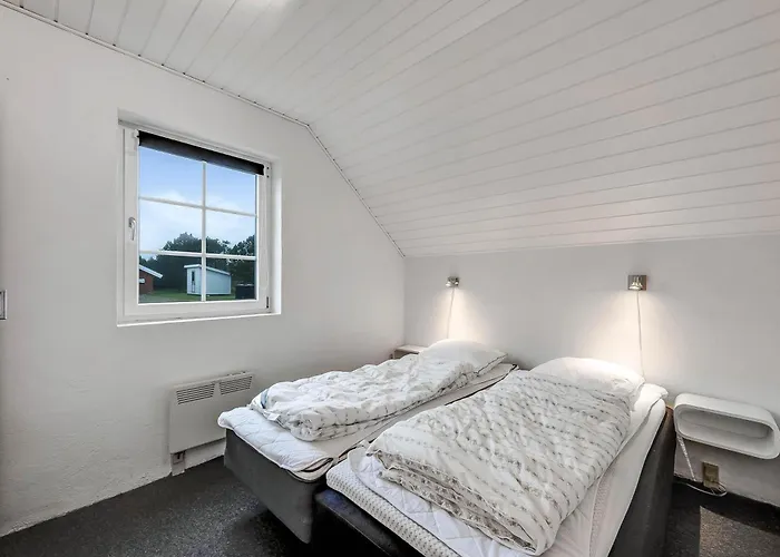 Large 14-person Pool House - 1004 灵克宾