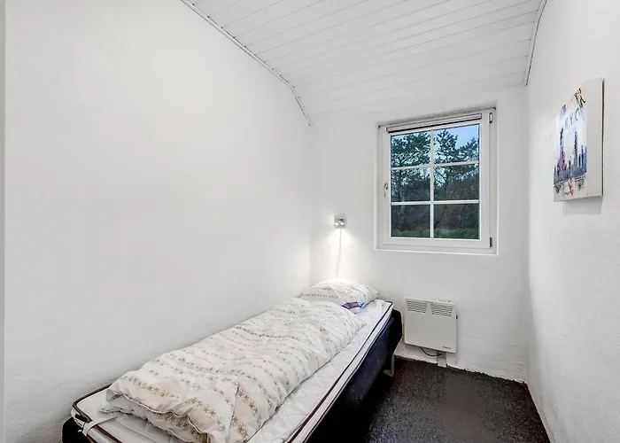 Large 14-person Pool House - 1004 *