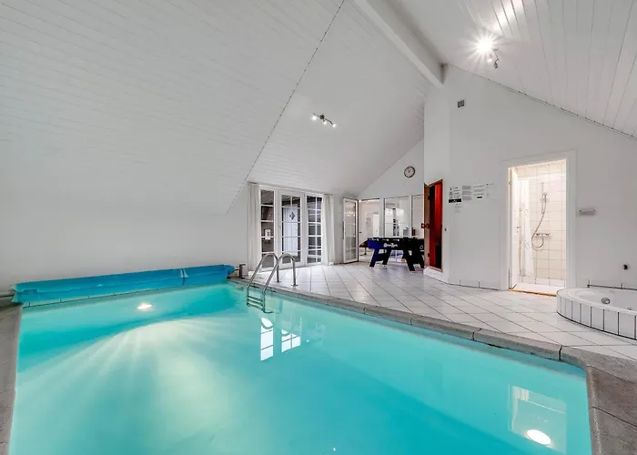 Large 14-person Pool House - 1004 度假居