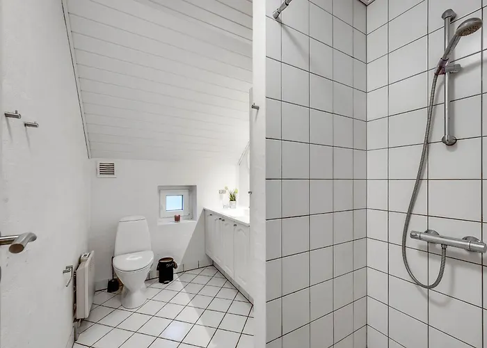 Large 14-person Pool House - 1004 *