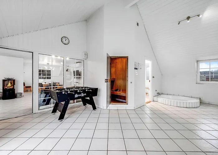 Large 14-person Pool House - 1004 Ринкёбинг
