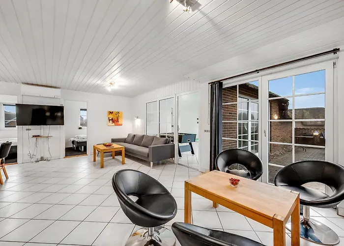 Large 14-person Pool House - 1004 *